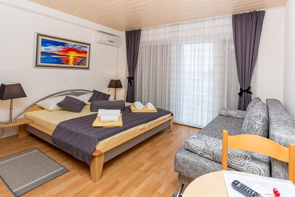 Lanterna Rooms Turanj Eksteriør bilde