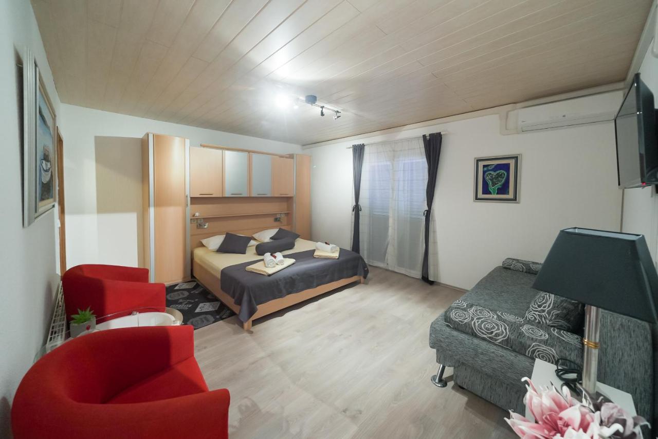 Lanterna Rooms Turanj Eksteriør bilde