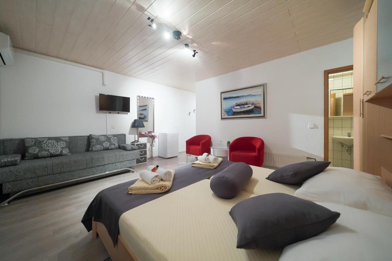 Lanterna Rooms Turanj Eksteriør bilde